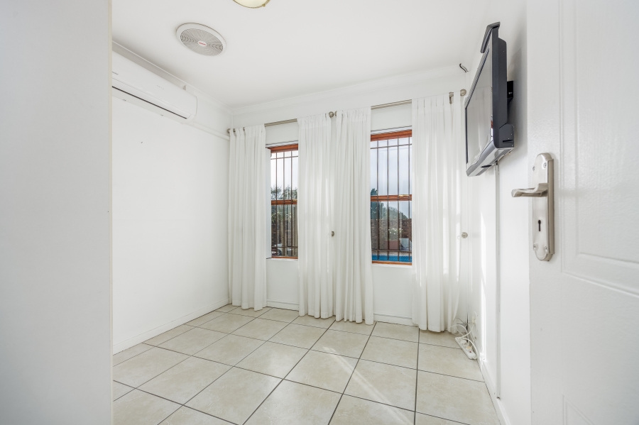 7 Bedroom Property for Sale in Eversdal Heights Western Cape